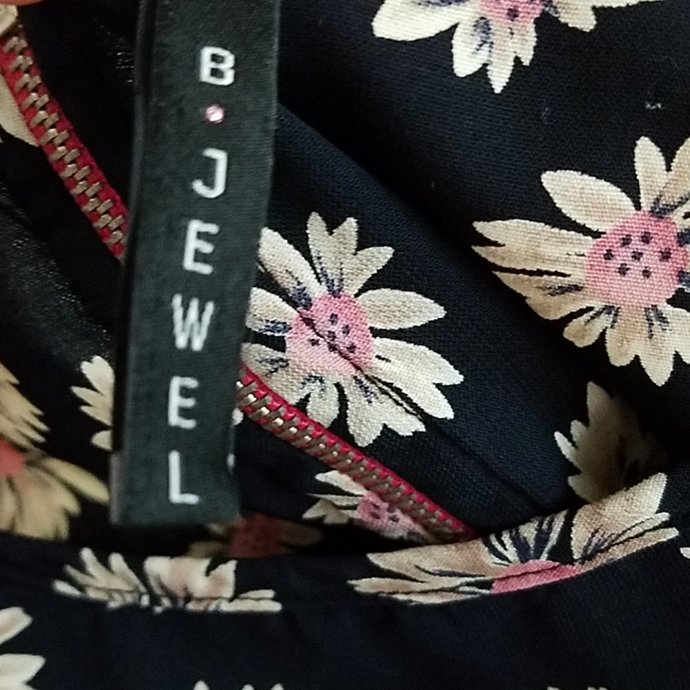 🟣 3/$25 B JEWEL blouse EUC - Picture 3 of 5